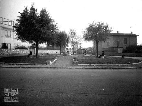 Rotatoria con panchine