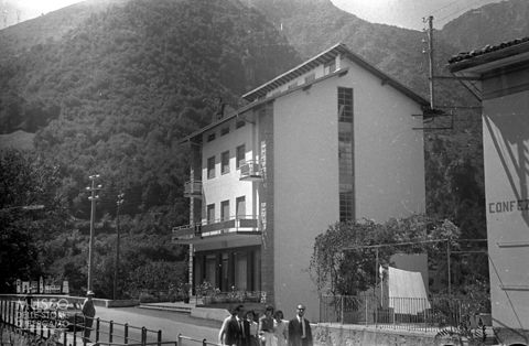 Edificio con tabaccheria [1]