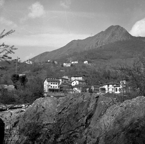 Veduta con monte