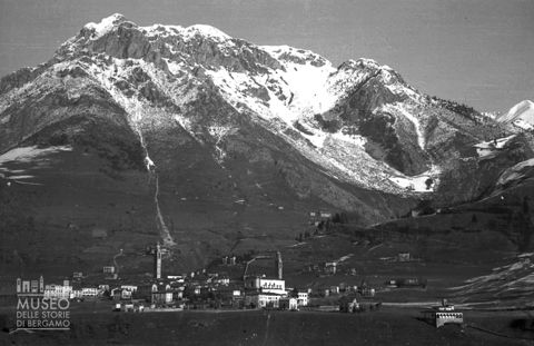 Panorama con monte innevato [2]