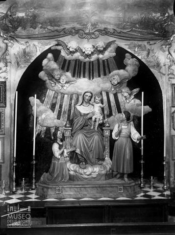 Madonna col Bambino, statua