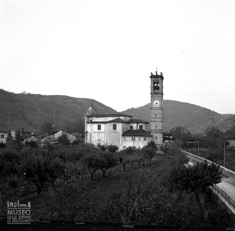 Chiesa parrocchiale e campi