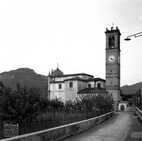 Chiesa parrocchiale e strada