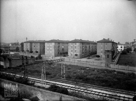 Clementina, ferrovia e palazzi