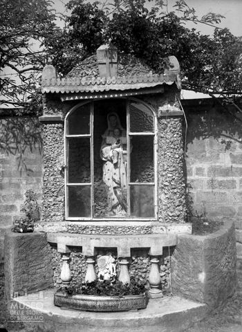 Ricovero della Clementina, statua della Madonna