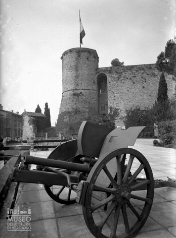 Rocca, piazzale dei cannoni