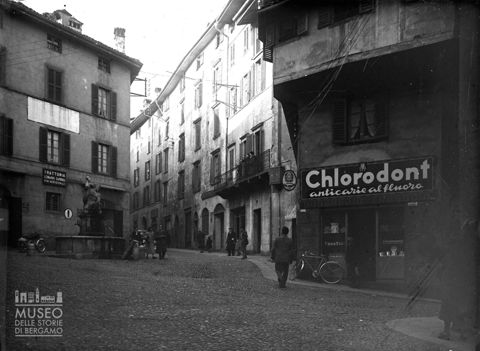 Piazzetta del Delfino