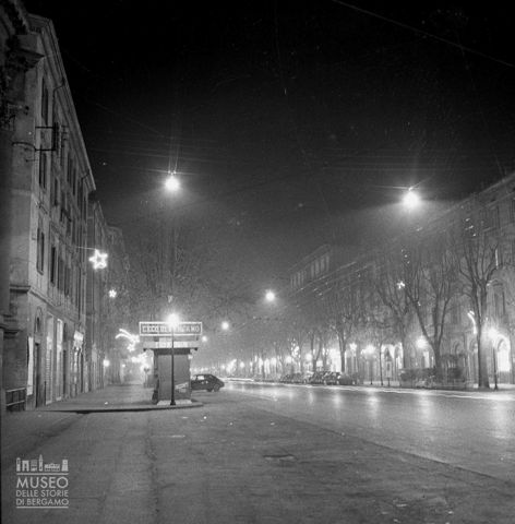 Viale Papa Giovanni XXIII, ripresa notturna [2]