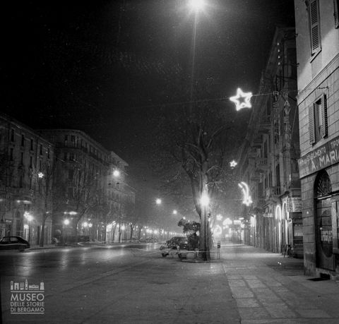 Viale Papa Giovanni XXIII, ripresa notturna [5]