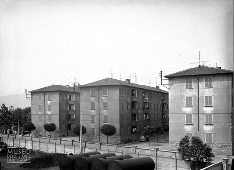 Panorama di alcuni edifici in via Rovelli