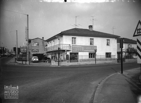 Esterno di un bar [1]