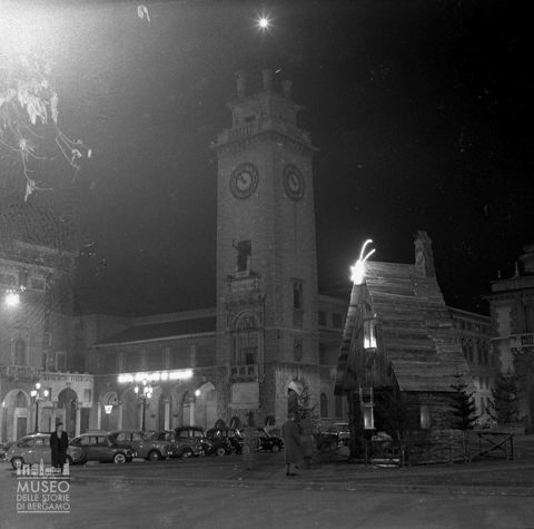 Capanna natalizia e Torre dei Caduti [1]