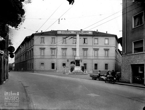 Facciata della caserma Montelungo