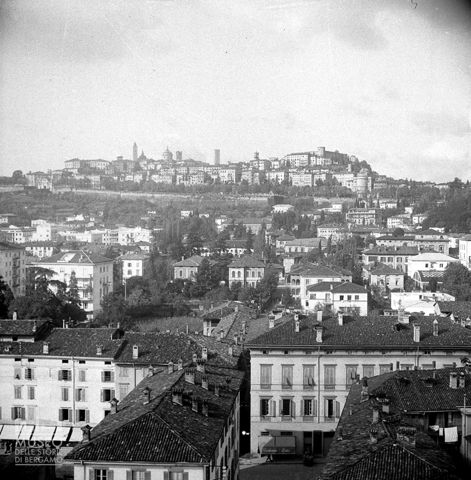 Panorama verso Città Alta da via Tasso