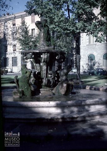 Fontana di piazza Dante