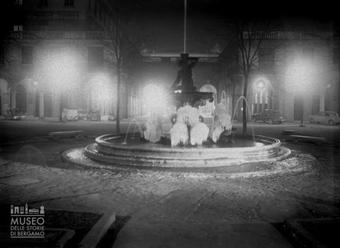 Fontana di piazza Dante [1]