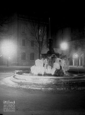 Fontana di piazza Dante [2]