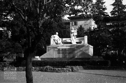 Monumento a Gaetano Donizetti [1]