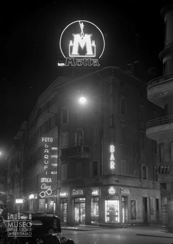 Bar e negozi in via XX Settembre