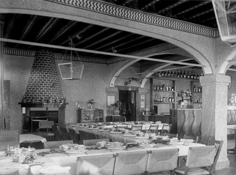 Ristorante, sala con camino