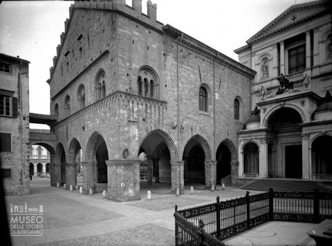 Veduta di Piazza Duomo