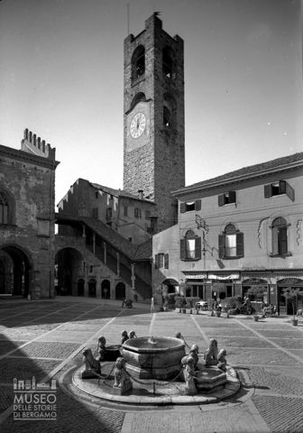 Veduta di Piazza Vecchia