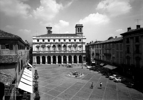 Veduta di Piazza Vecchia