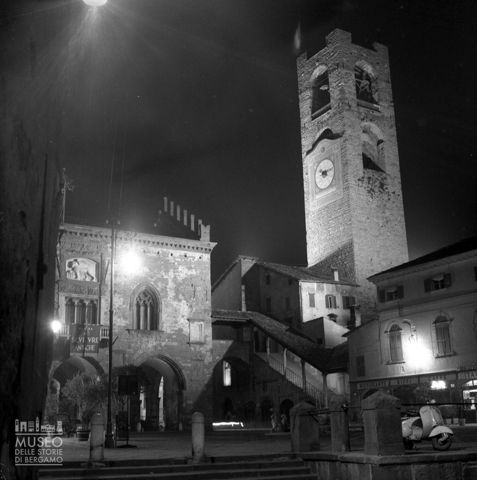Piazza Vecchia, scorcio notturno