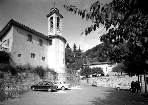 Parcheggio della chiesa di San Vigilio [2]