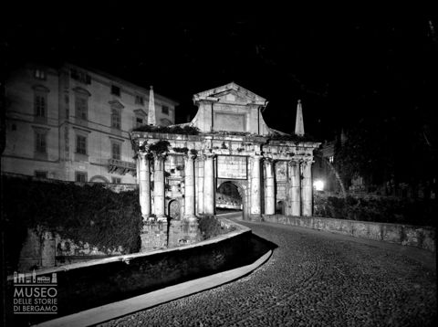 Porta San Giacomo, notturno