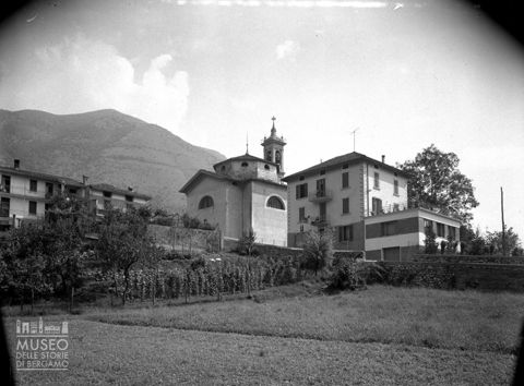 Chiesa e abitazioni