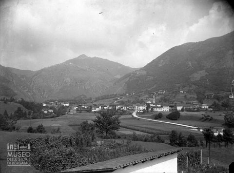 Panorama con chiesa e cimitero