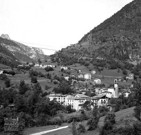 Gruppo di case da est