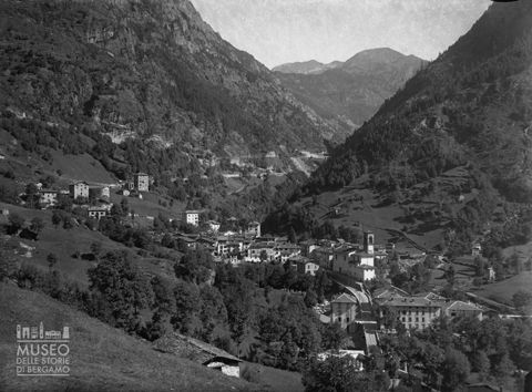 Valle con centro abitato
