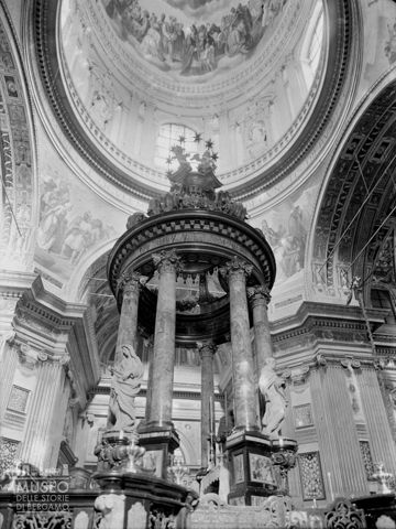Altare maggiore e cupola