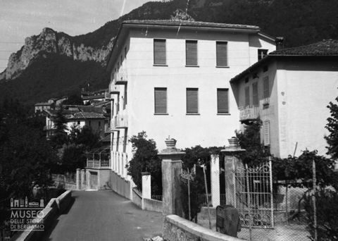 strada con abitazioni