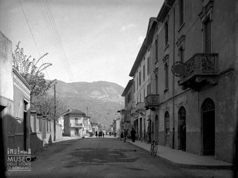 Strada principale e negozi