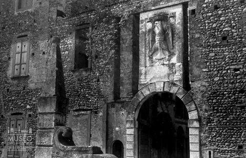 Ingresso al castello di Cavernago [1]