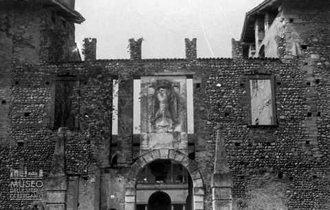 Ingresso al castello di Cavernago [2]