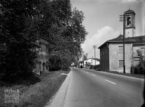 Scorcio con campanile