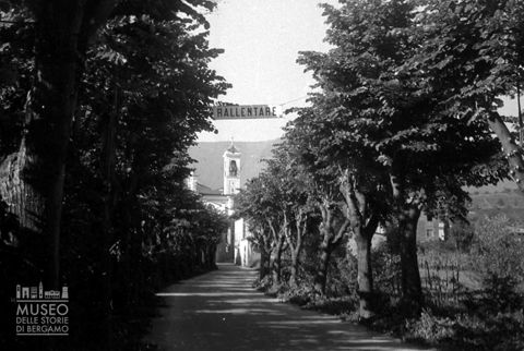 Viale verso la chiesa