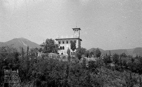 Villa con torretta [2]