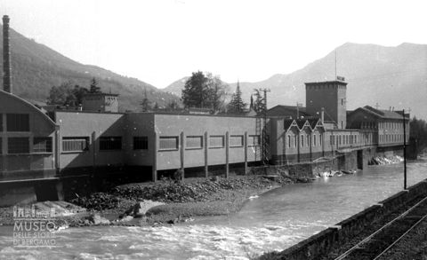 Fiume e cartonificio [1]