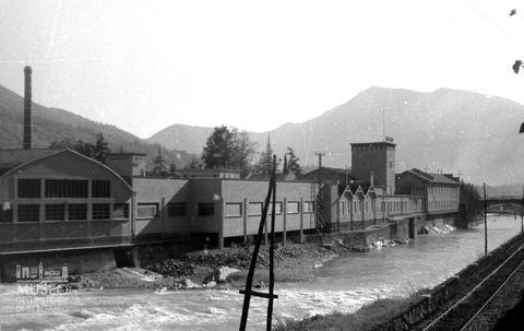 Fiume e cartonificio [2]