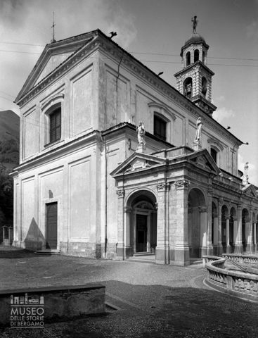 Facciata e porticato della Basilica
