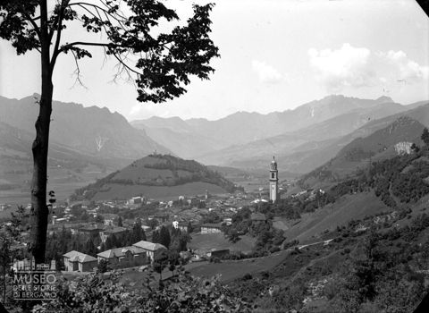 Veduta di Clusone e del Monte Corsio