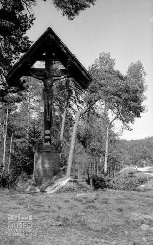 Crocifisso presso una strada