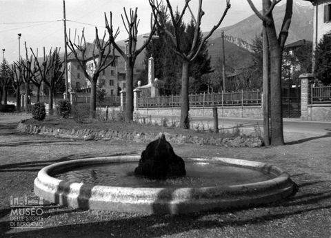Fontana e monumento ai caduti