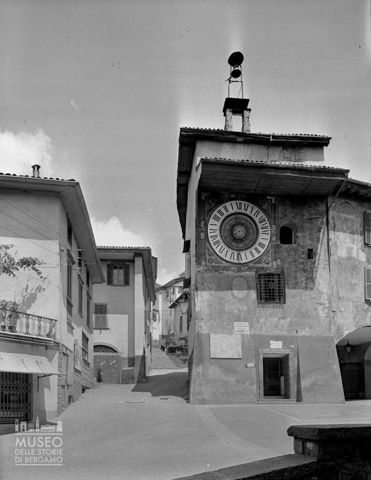 Orologio planetario e abitazioni