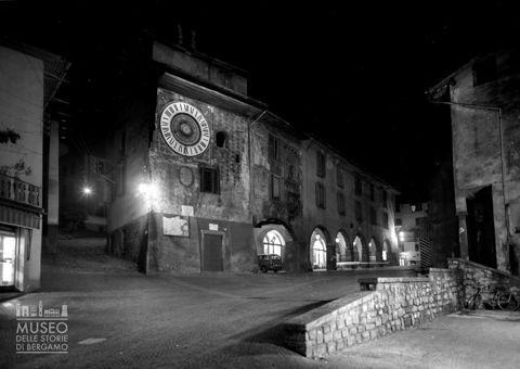 Orologio planetario, ripresa notturna